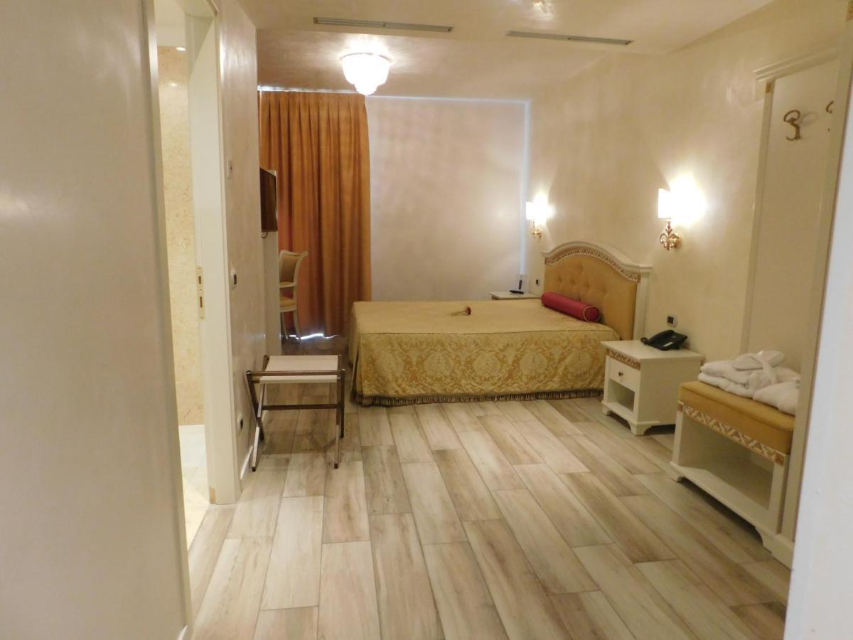 Palace La Conchiglia D' Oro 4*